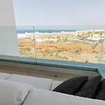 Ocean Garden 2br Climatized Pool & Parking شقة *