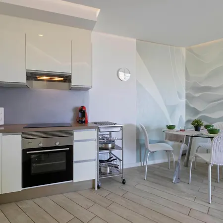 Ocean Garden 2br Climatized Pool & Parking アパート