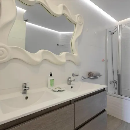 Ocean Garden 2br Climatized Pool & Parking Apartament *