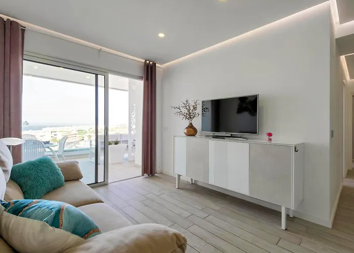 Ocean Garden 2br Climatized Pool & Parking شقة أذيخي