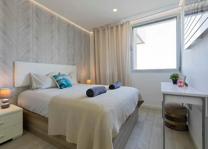 Ocean Garden 2br Climatized Pool & Parking شقة