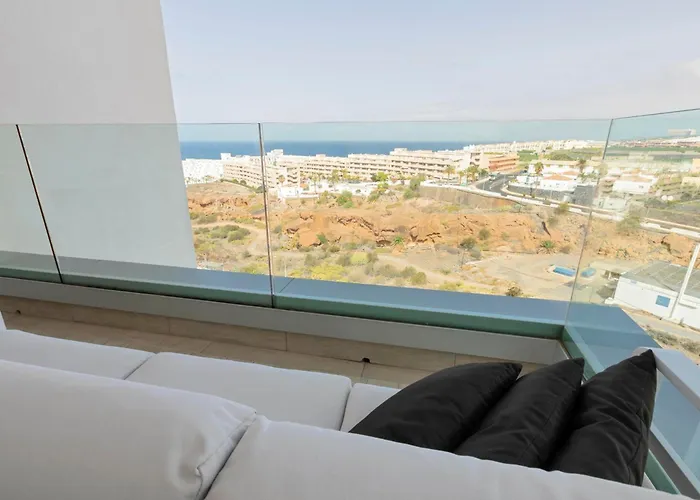 Ocean Garden 2br Climatized Pool & Parking شقة *